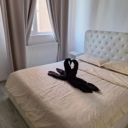Luxury Daniel Apartament Residence Militari Roşu Exteriör bild