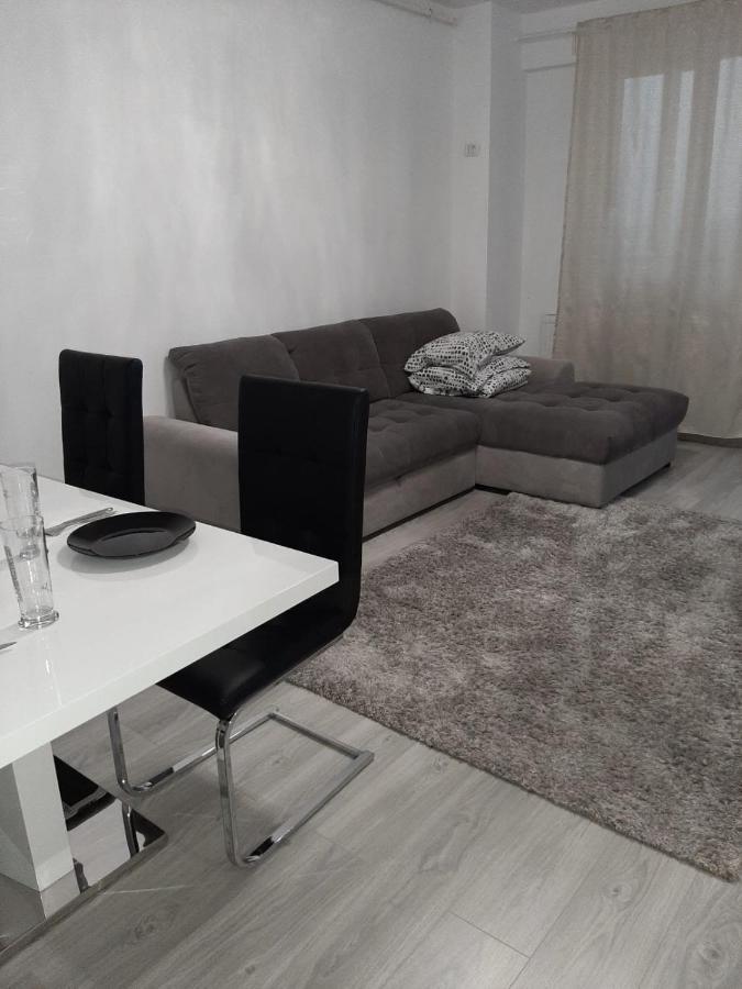 Luxury Daniel Apartament Residence Militari Roşu Exteriör bild