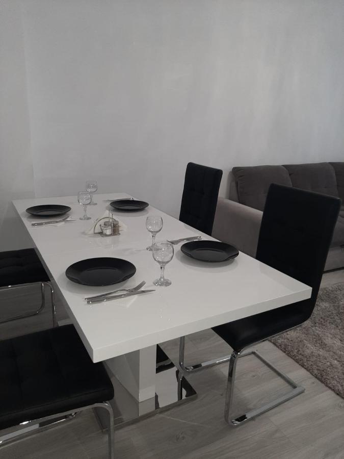 Luxury Daniel Apartament Residence Militari Roşu Exteriör bild